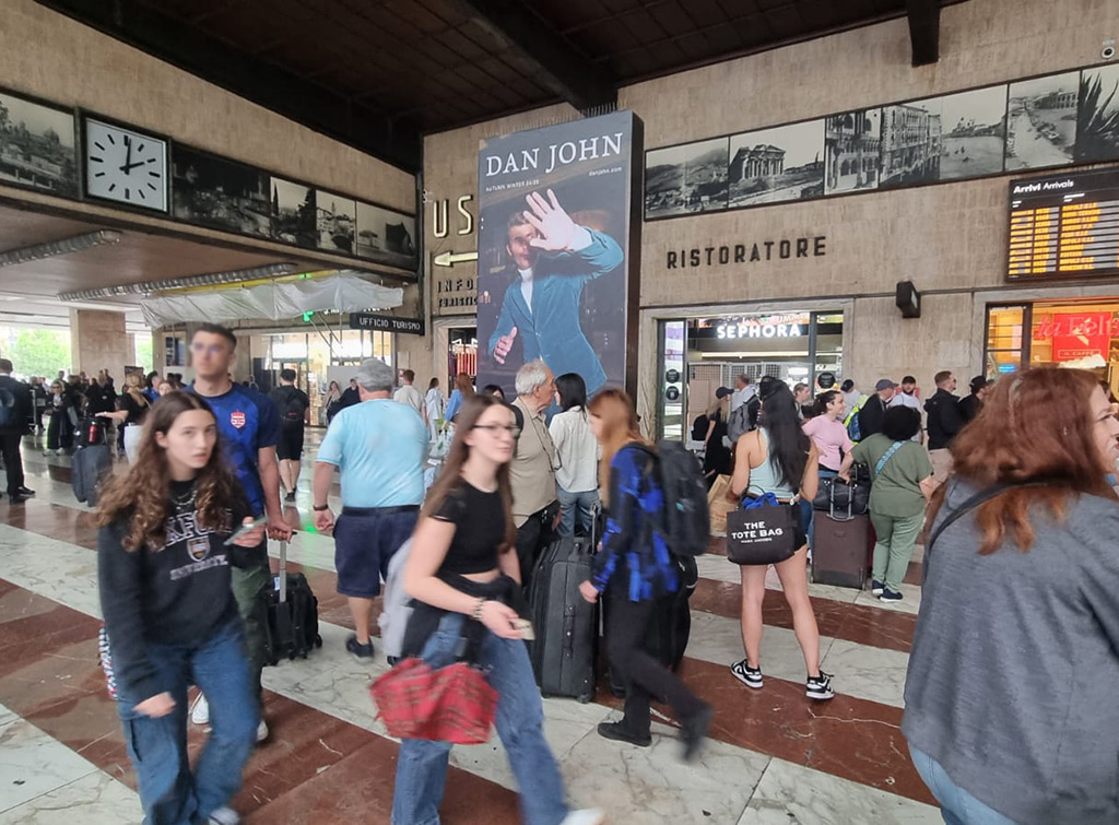 Europe Media impianti pubblicitari totem grandi stazioni firenze santa maria novella cliente dan john