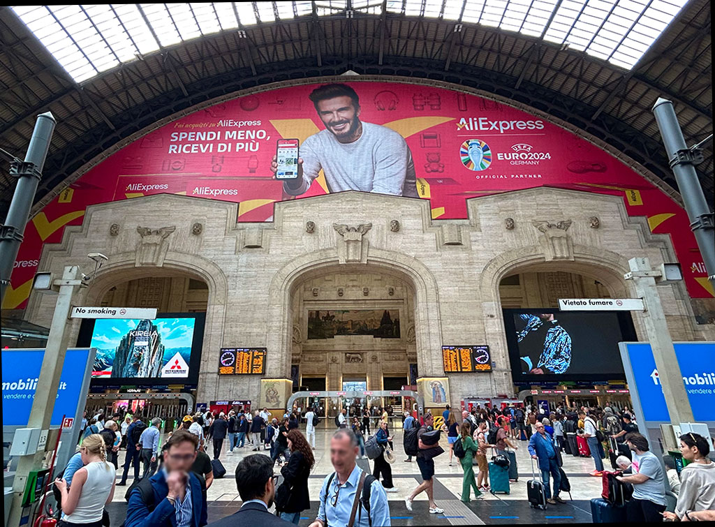 Europe Media campagna pubblicitaria nazionale grandi stazioni Arcata Centrale Milano AliExpress